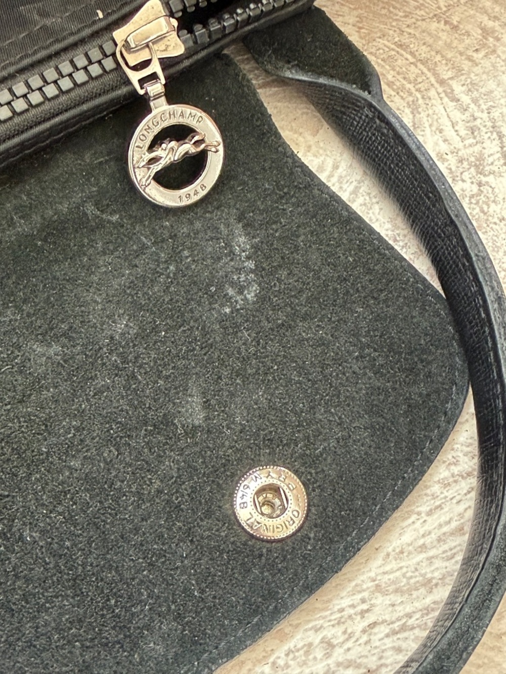 Longchamp Le Pilage MED all black crossbody - Picture 11 of 15